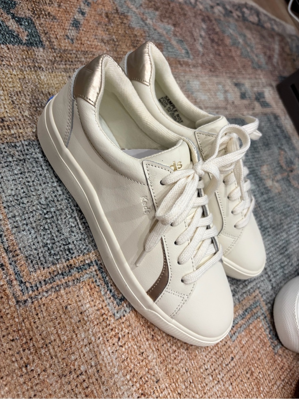Keds Women's Pursuit Cream Low-Top Leather Sneakers with Metallic Accents NWOB
